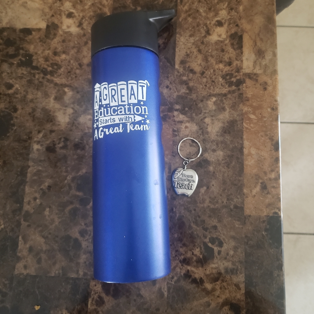 Brand new teacher cup with keychain(willing to acc
